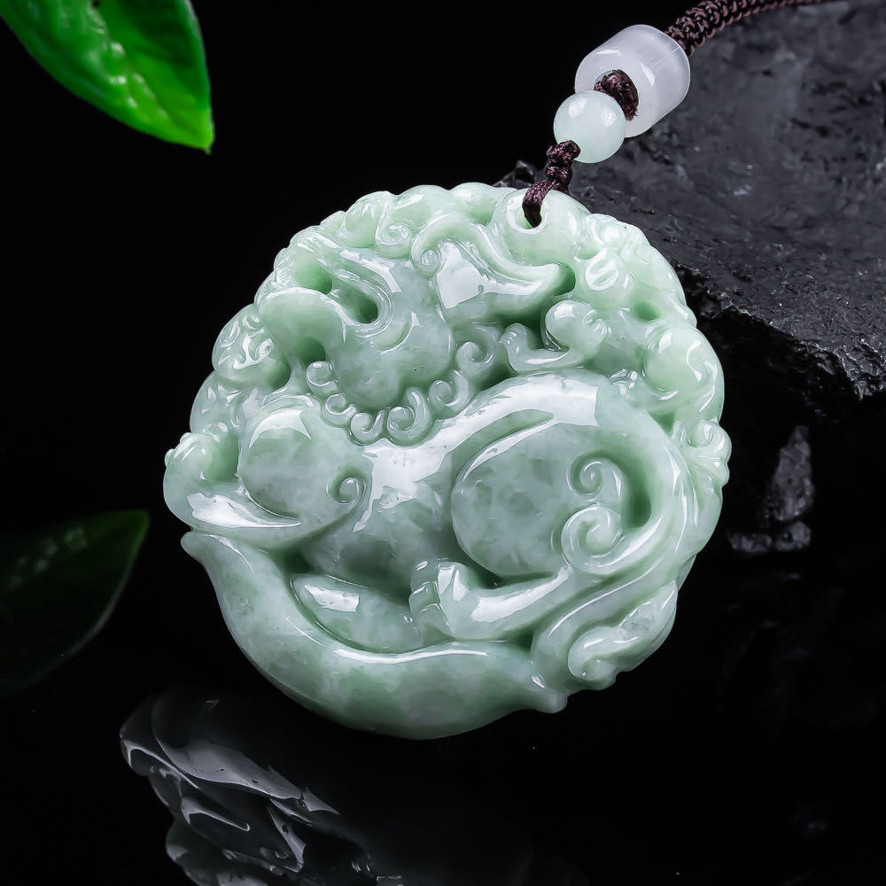 Women Fashion Designers - Collier pendentif Pixiu en jadéite naturelle